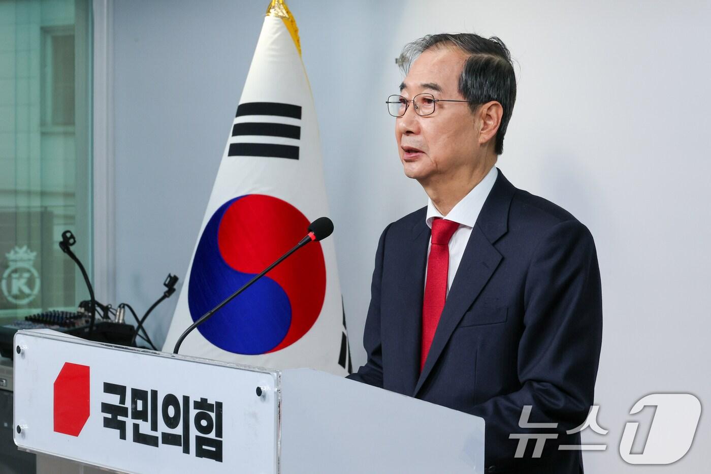 본문 이미지 - 국민의힘에 입당한 한덕수 대선 예비후보가 10일 서울 여의도 중앙당사에서 현안 관련 긴급 기자회견을 하고 있다. 2025.5.10/뉴스1 ⓒ News1 안은나 기자