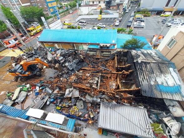 본문 이미지 - 10일 오전 10시 41분께 전북자치도 익산시 영등동의 한 음식점에서 화재가 발생했다.(전북소방본부, 재판매 및 DB 금지)/뉴스1
