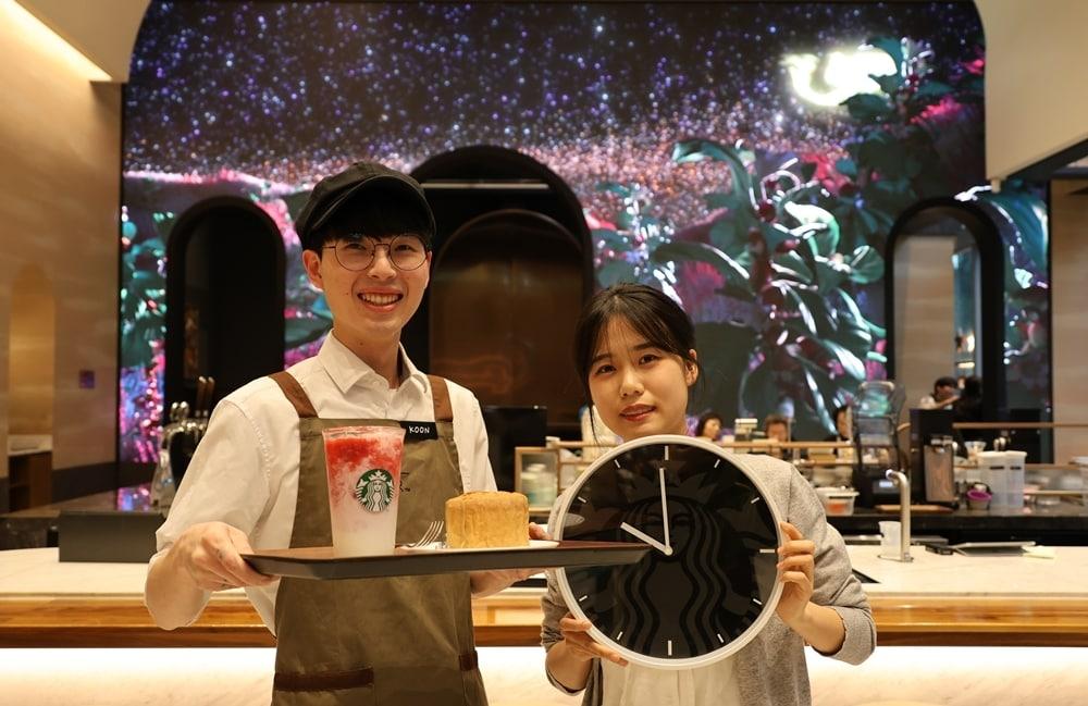 본문 이미지 - 스타벅스 코리아가 매장 운영 시간을 22시까지 확대한다.(스타벅스 코리아 제공)