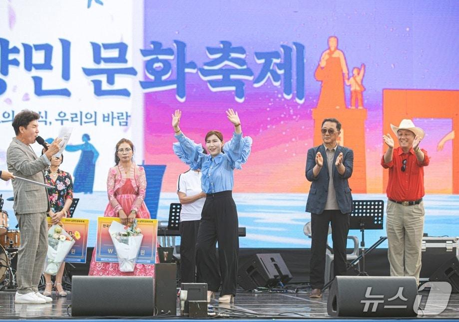 본문 이미지 - 지난해 전국 실향민 노래자랑.(속초시 제공, 재판매 및 DB 금지) 2025.5.11/뉴스1