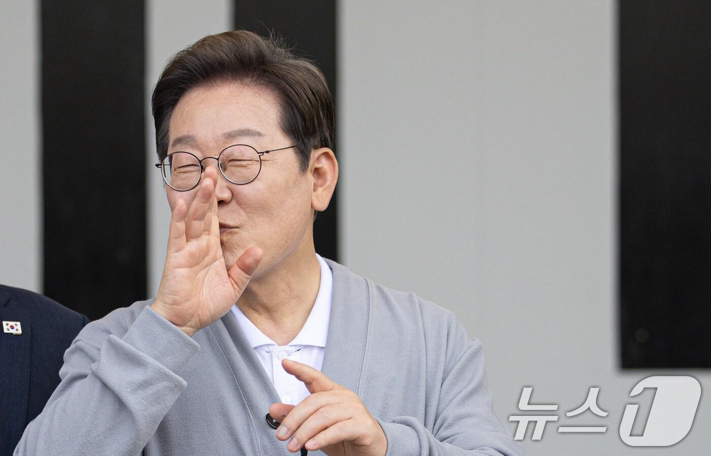 본문 이미지 - 경청투어에 나선 이재명 더불어민주당 대통령 후보. ⓒ News1 이재명 기자