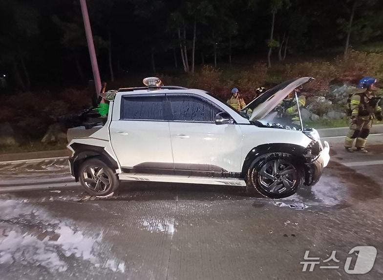 본문 이미지 - 천안논산고속도로 견인차 화재 현장. (천안동남소방서 제공, 재판매 및 DB 금지) / 뉴스1