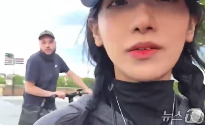 본문 이미지 - 스트리머 '진니티'의 화면에 포착된 가해 남성의 모습. (유튜브 'The Premium News' 갈무리