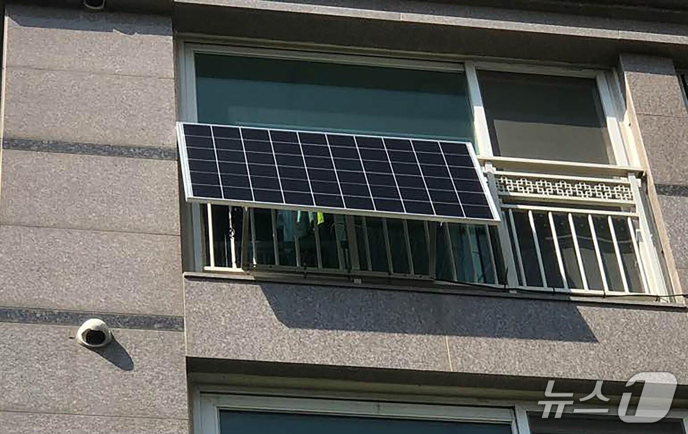경기 성남시가 공동·단독주택 총 50가구에 &#39;미니태양광 발전설비&#39; 설치비 80%를 지원한다.&#40;성남시 제공. 재판매 및 DB금지&#41;/뉴스1