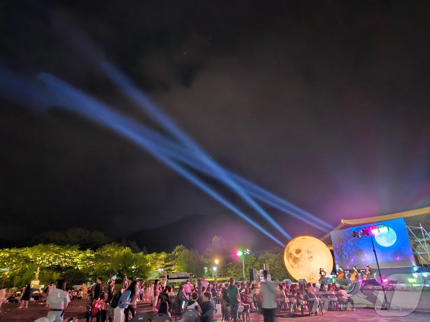 본문 이미지 - 지난해 열린 &#39;영암반딧불이&#39; 축제 &#40;영암곤충박물관 제공. 재판매 및 DB금지&#41; /뉴스1 