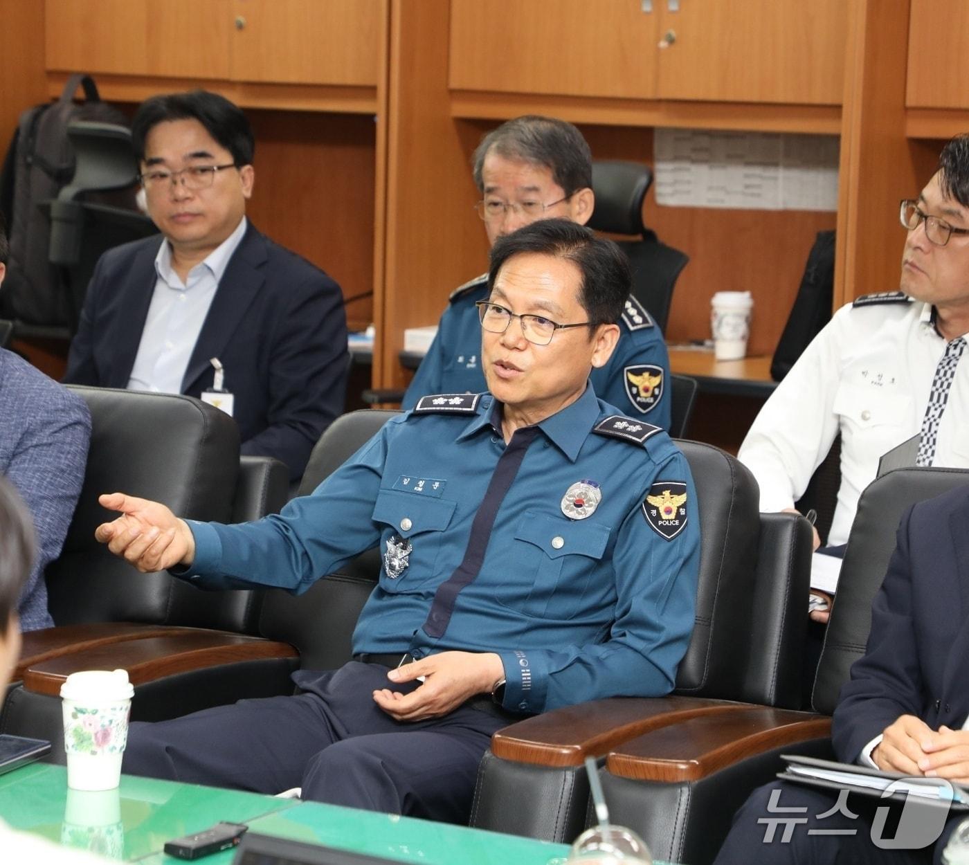 본문 이미지 - 김철문 전북경찰청장이 12일 열린 기자간담회에서 질문에 대답하고 있다.(전북경찰청 제공. 재판매 및 DB금지)