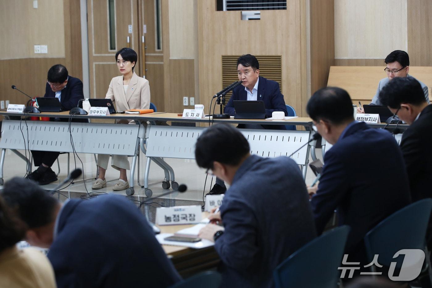 본문 이미지 - 김영환 충북지사가 12일 확대간부회의에서 발언하고 있다. (충북도 제공. 재판매 및 DB금지)