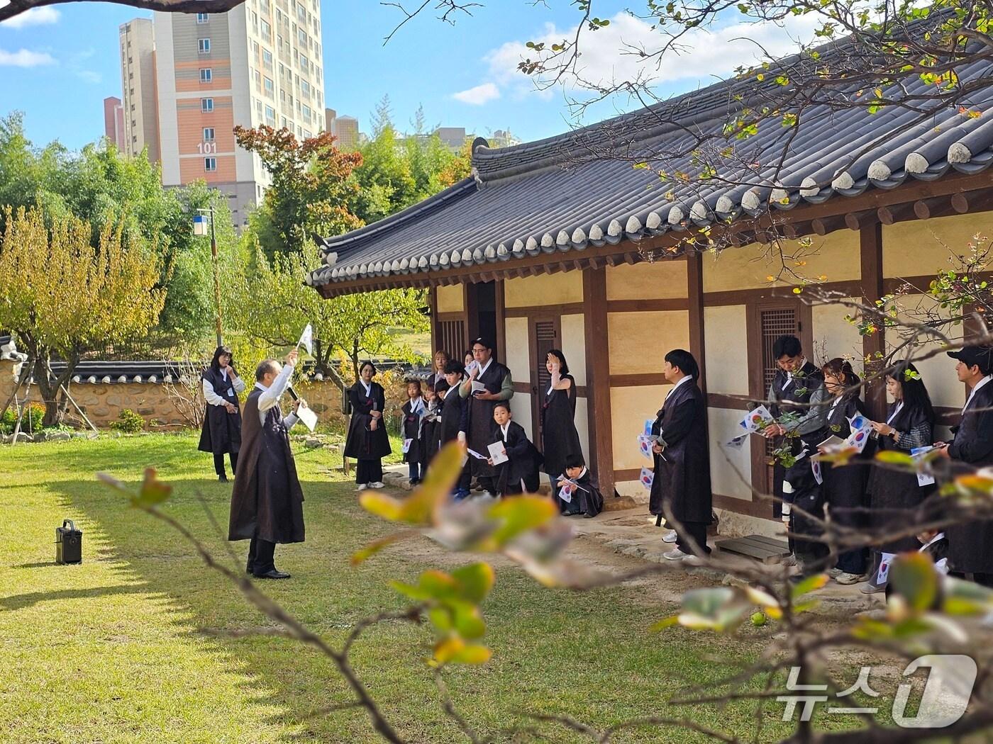 본문 이미지 - 울산 북구가 송정동 박상진 의사 생가에서 '꿈꾸는 고헌고택' 체험 프로그램을 운영한다고 12일 밝혔다.(울산 북구 제공. 재판매 및 DB 금지) /뉴스1