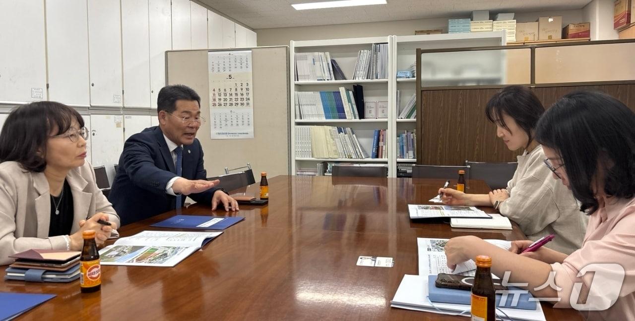 본문 이미지 - 권익현 전북자치도 부안군수가 12일 정부세종청사를 방문해 지역 핵심 전략사업의 국가예산 반영을 위한 전방위 행보에 나섰다.(부안군 제공, 재판매 및 DB금지) 