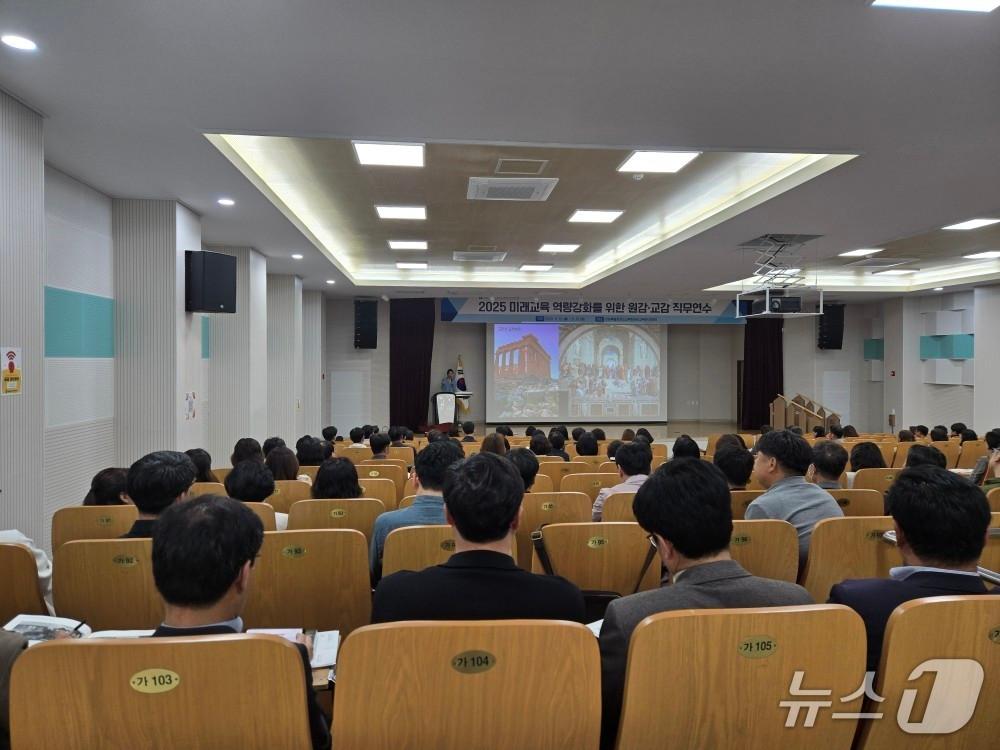 본문 이미지 - 강원유아교육원, 2025 미래교육 역량강화를 위한 원감·교감 연수 운영.(강원유아교육원 제공, 재판매 및 DB금지)