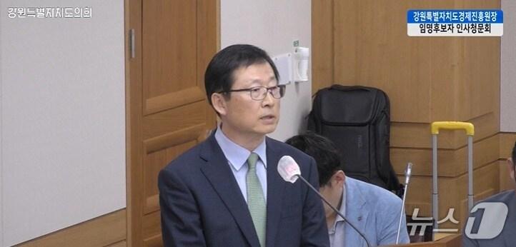 본문 이미지 - 강원도의회 인사청문특별위원회에 참석한 서동면 강원도경제진흥원장 후보자.(도의회 홈페이지 캠처, 재판매 및 DB금지)