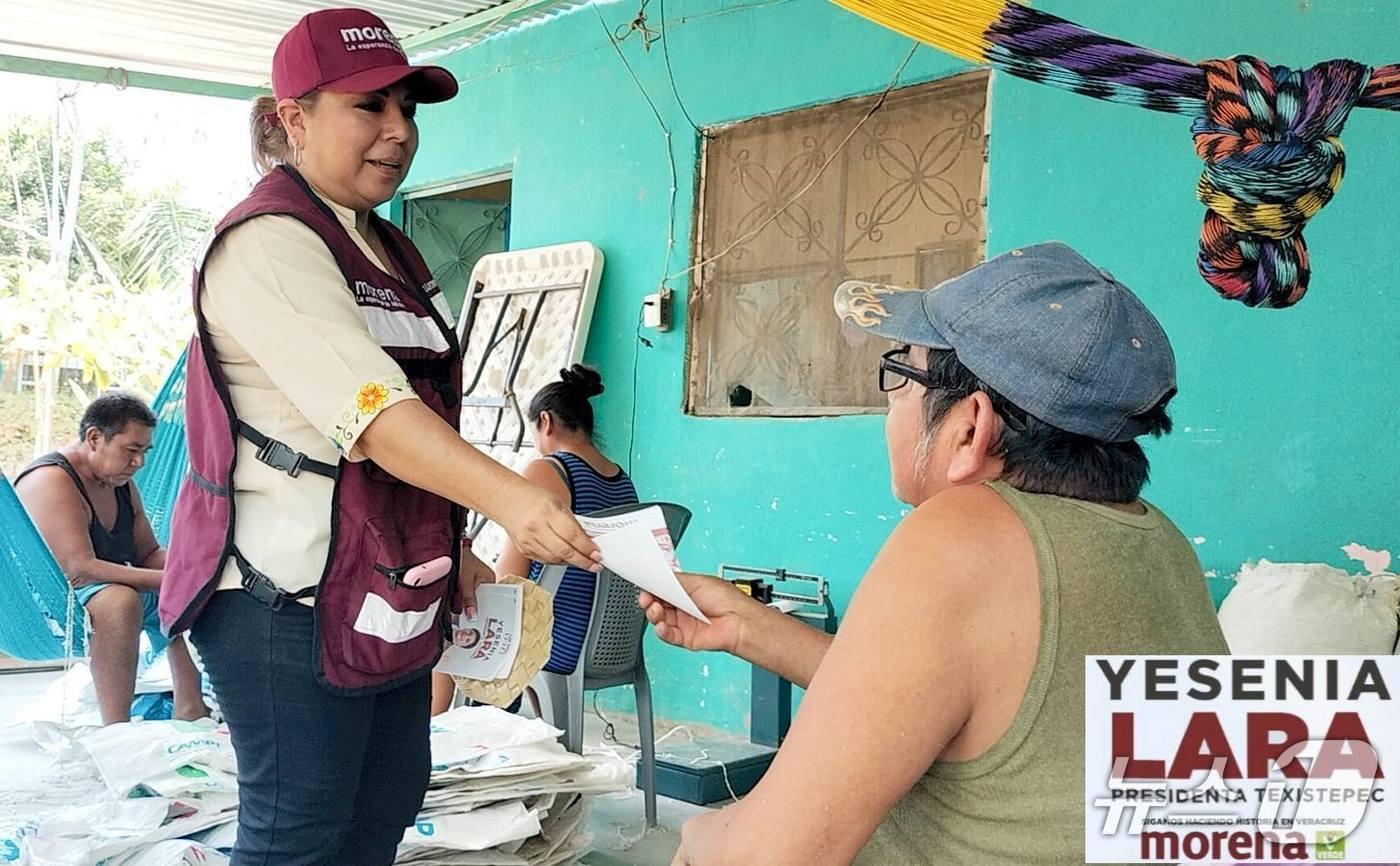 베라크루스주 테히스테펙 시장 후보였던 예세니아 라라 구티에레스. &#40;왼쪽&#41; &lt;출처=구티에레스 페이스북&gt;