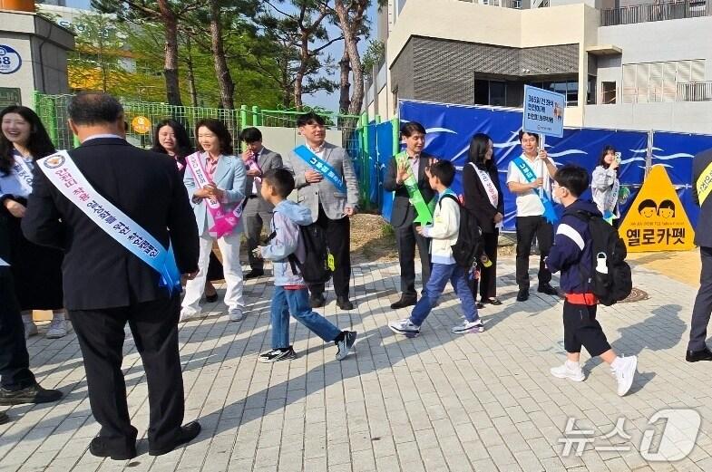 본문 이미지 - 충남경찰청·충남자치경찰위원회 교통안전 캠페인 (충남경찰청 제공. 재판매 및 DB 금지) 2025.5.13/뉴스1