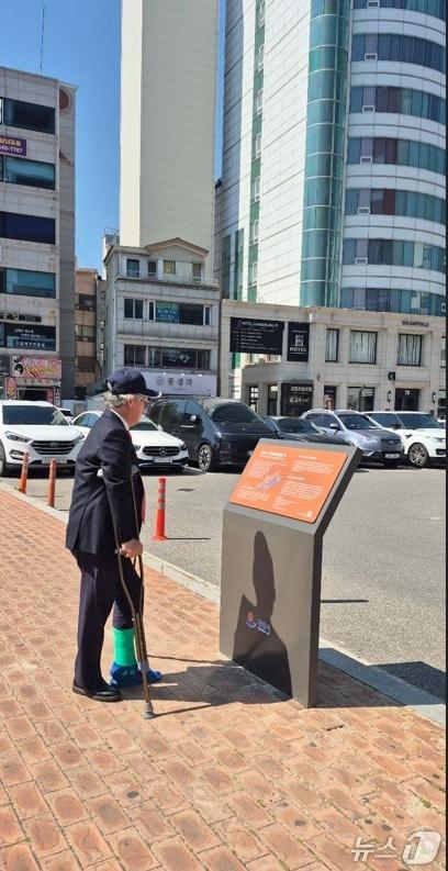 본문 이미지 - 강원 강릉 택시부광장 옆 인도에 설치된 강릉 3.1독립만세운동터 안내 표지판.(강릉시 제공, 재판매 및 DB 금지) 2025.5.13/뉴스1