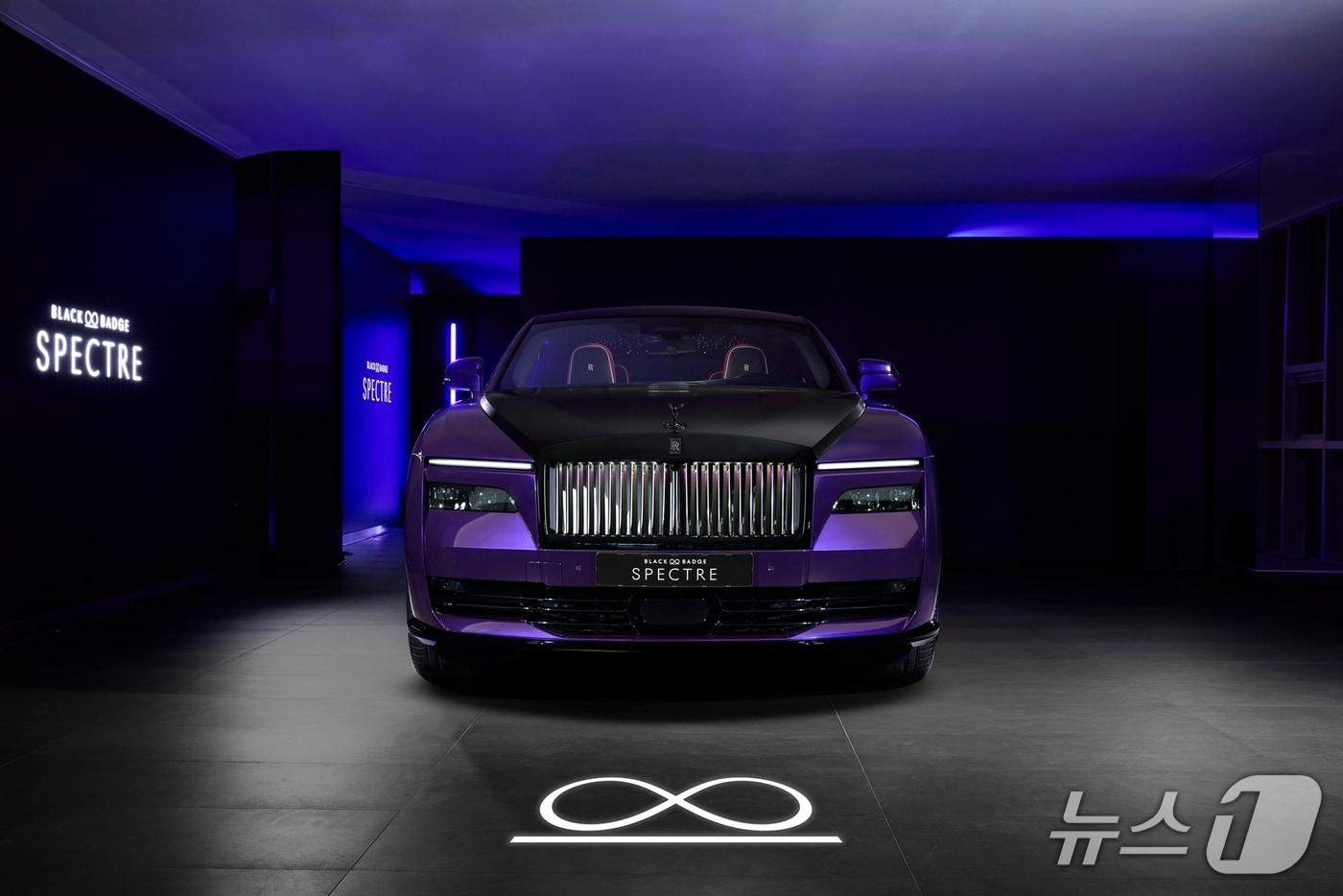 13일 롤스로이스모터카가 서울 강남구의 롤스로이스 서울 청담 쇼룸에서 국내 최초로 공개한 고성능 전기차 '블랙 배지 스펙터' 외장(롤스로이스 서울 제공). 2025.05.13