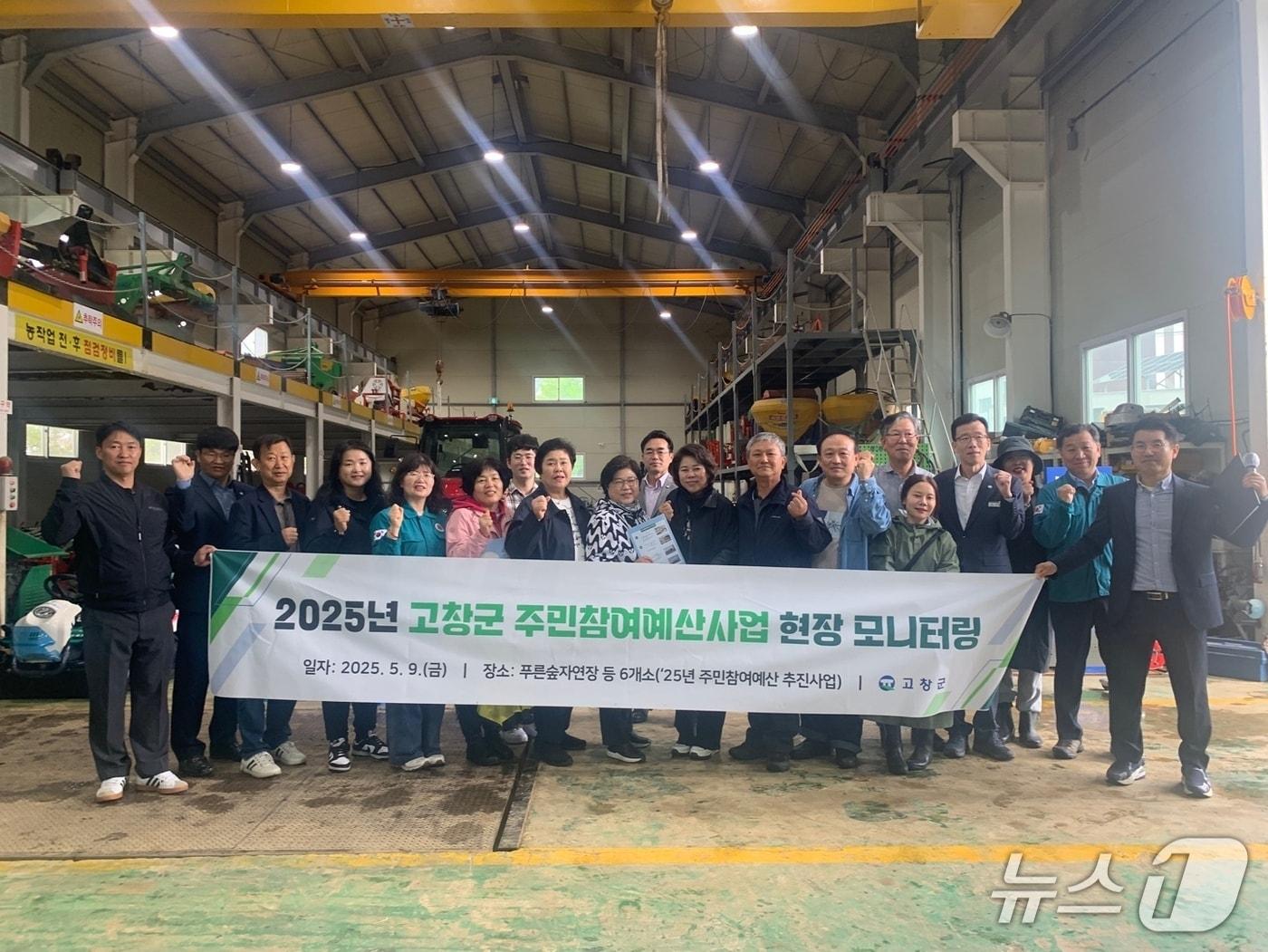 본문 이미지 - 고창군이 주민참여예산 현장 모니터링단과 함께 2025년 주민참여예산 주요 사업 현장을 방문해 모니터링을 진행했다. 농업기술센터 농기계임대사업소.(고창군 제공, 재판매 및 DB금지)