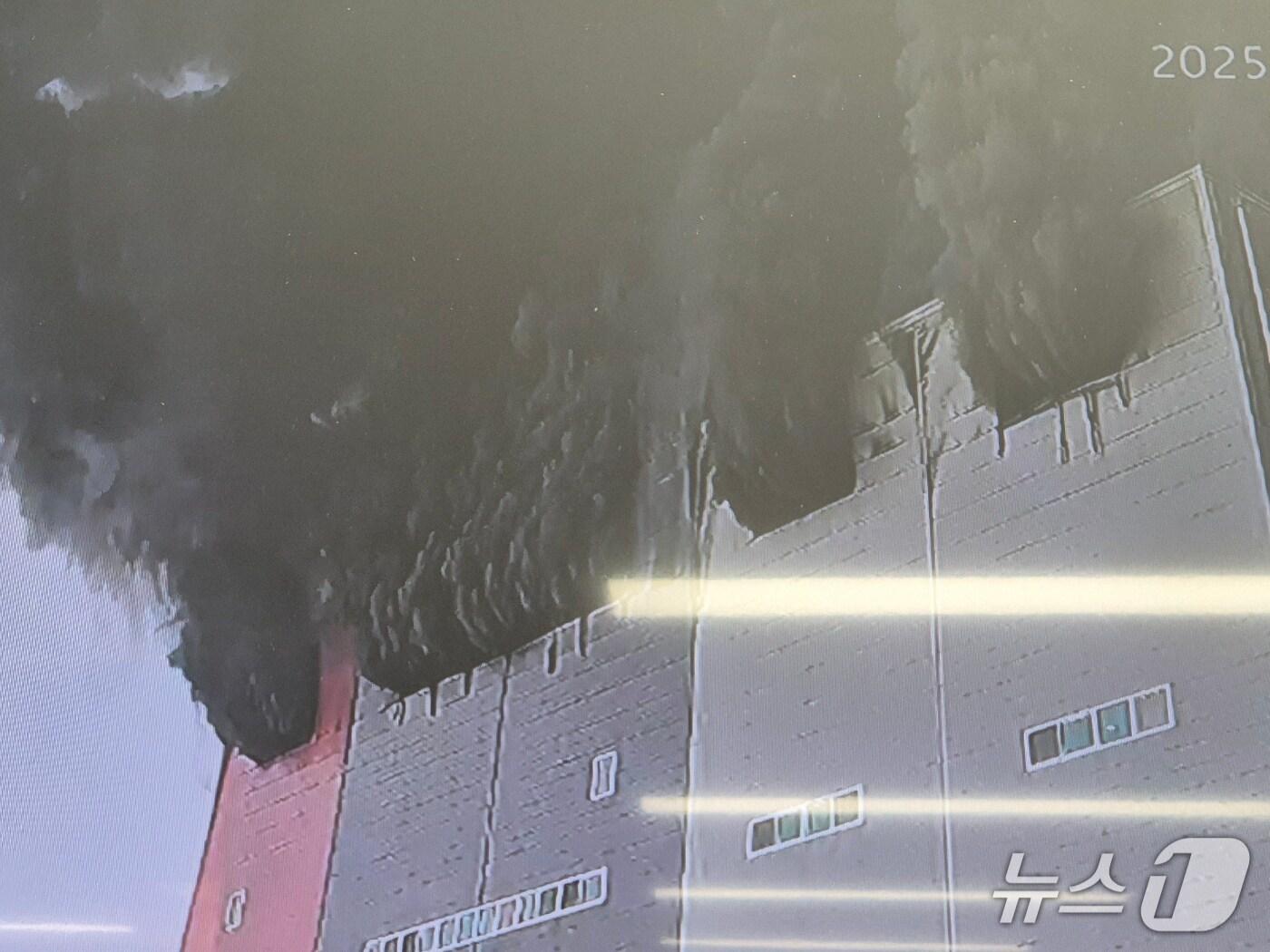 본문 이미지 - 화재 현장. (경기도소방재난본부 제공. 재판매 및 DB 금지) 2025.5.13/뉴스1
