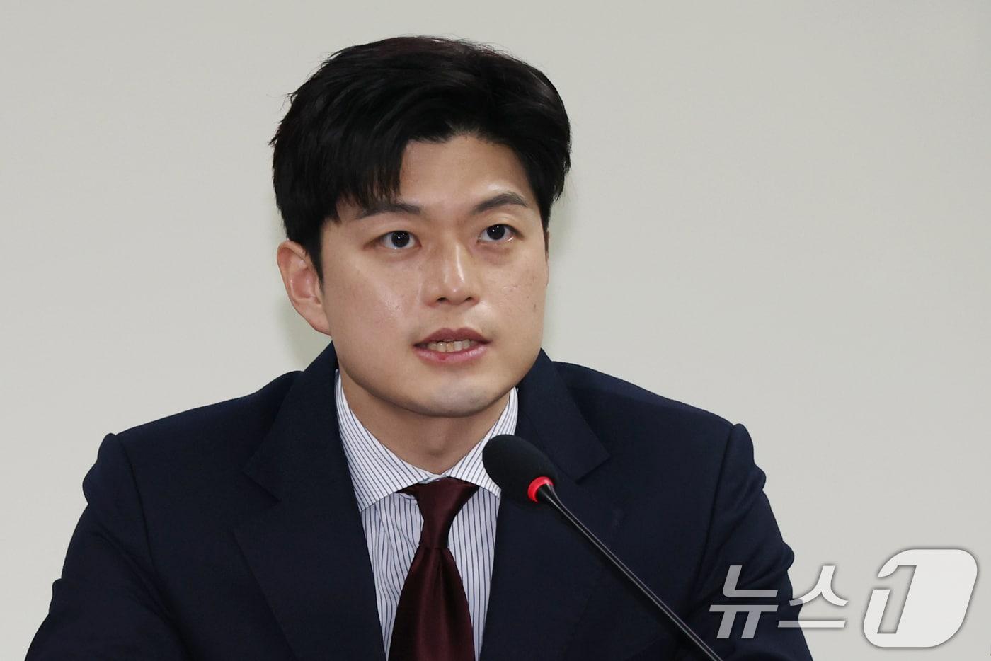 국민의힘 비상대책위원장에 내정된 김용태 의원이 13일 오전 서울 여의도 국회 의원회관에서 열린 한국-호주-베트남 석탄재 핵심광물화 사업 간담회에서 인사말을 하고 있다. 2025.5.13/뉴스1 ⓒ News1 이광호 기자