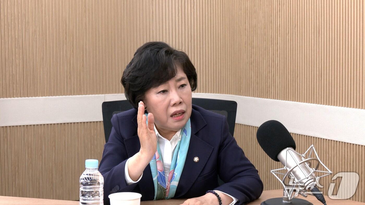 조배숙 국민의힘 의원이 13일 뉴스1TV '팩트앤뷰'에 출연해 질문에 답하고 있다.