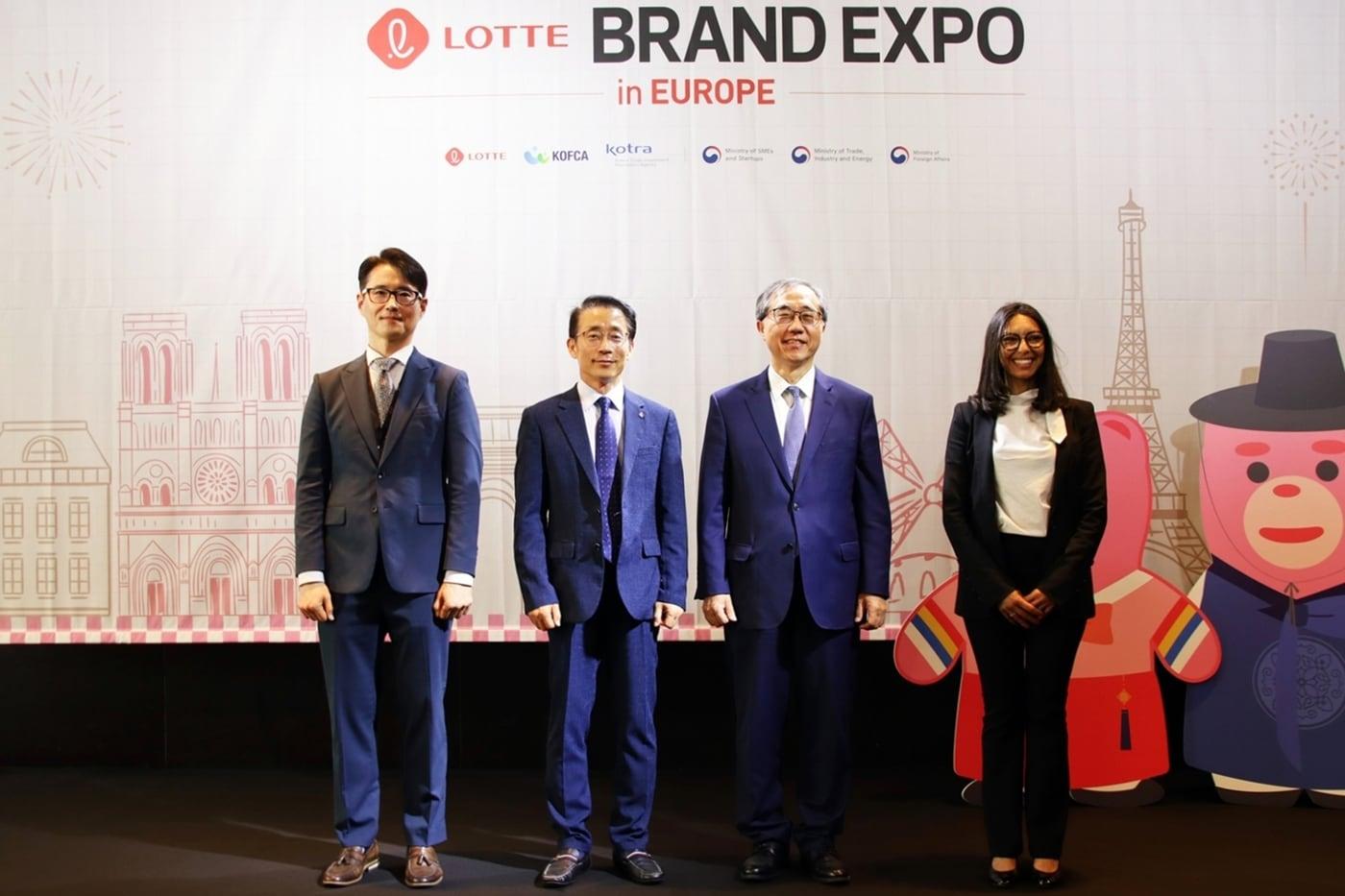 왼쪽부터 김종현 KOTRA 소비재바이오실장, 김재겸 롯데홈쇼핑 대표, 문승현 주프랑스대사, Charafa CHEBANI 프랑스상공회의소 부대표.(롯데홈쇼핑 제공). 