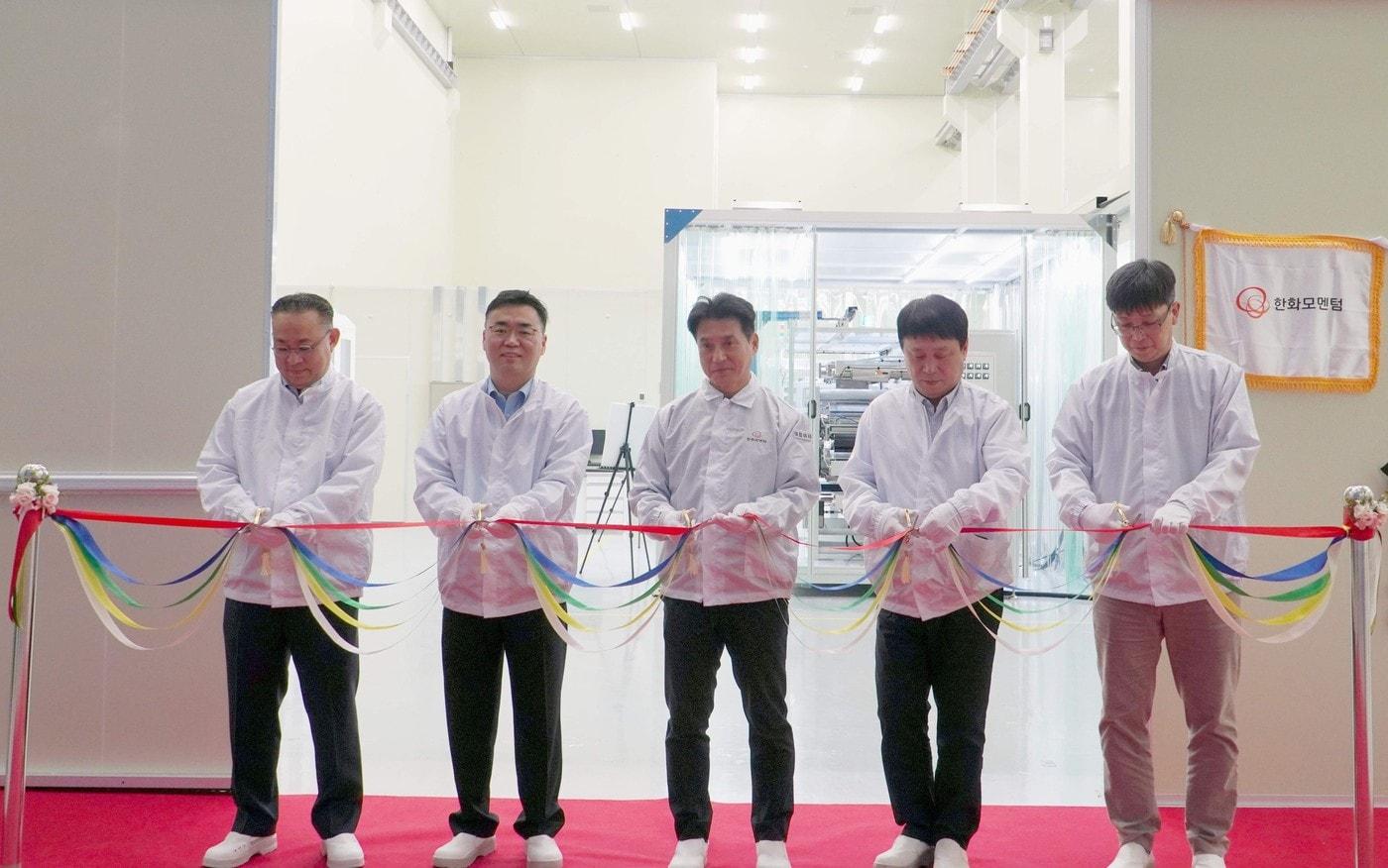본문 이미지 - 왼쪽부터 이창호 기획실장, 류희연 R&D센터장, 류양식 한화모멘텀 대표, 안우성 영업마케팅실장, 유도근 경영지원실장(한화모멘텀 제공)