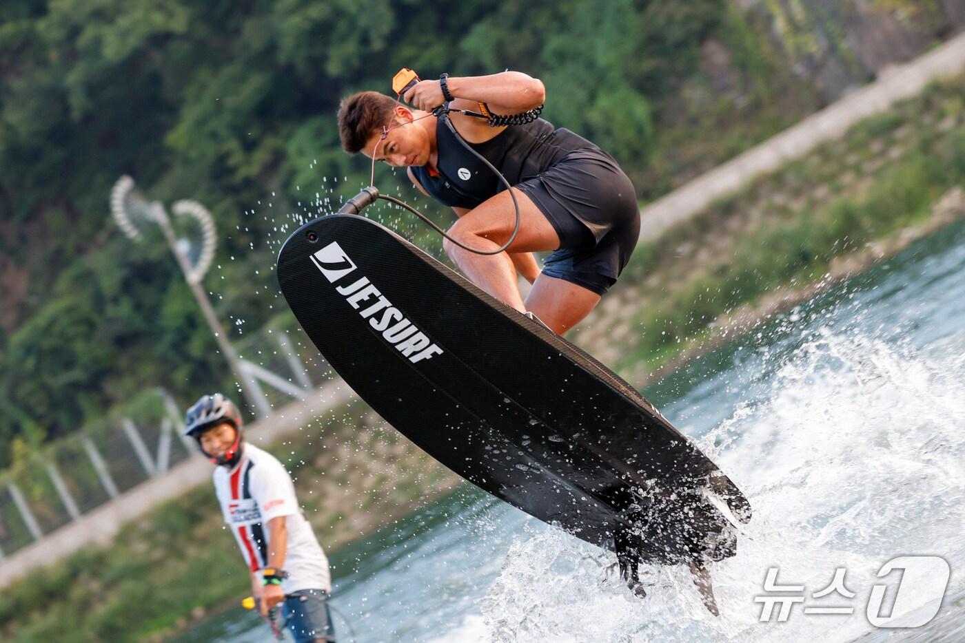 본문 이미지 - 지난해 단양에서 열린 모터서프 대회(단양군 제공)/뉴스1 