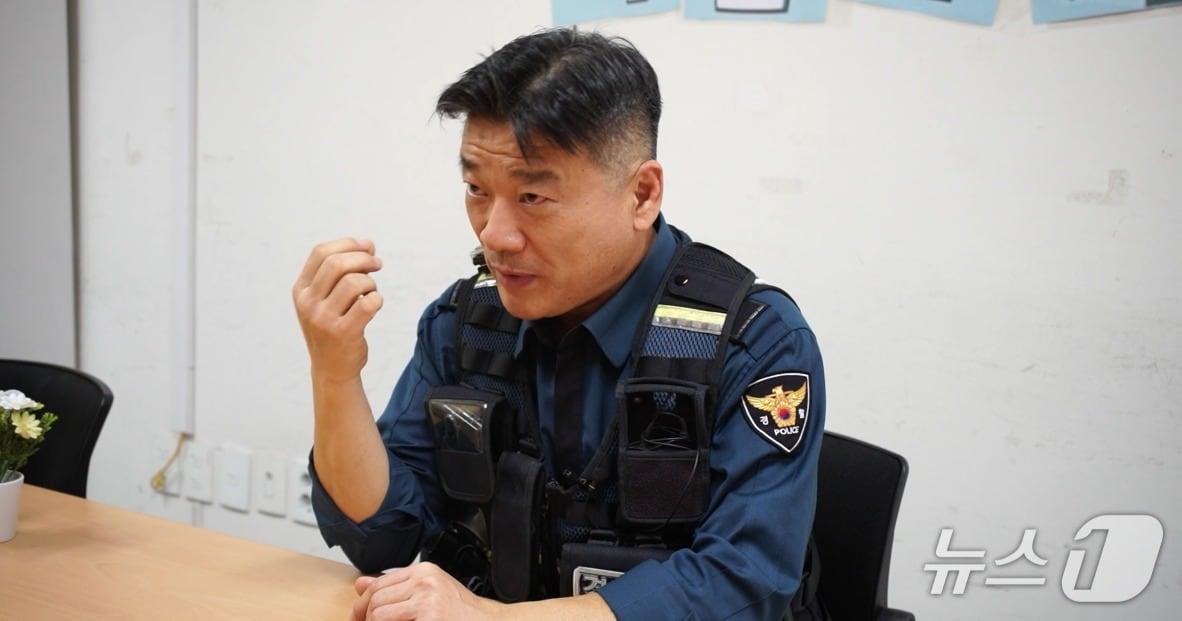 본문 이미지 - 수원중부경찰서 행궁파출소 소속 최정훈 경위. (경기남부경찰청 제공. 재판매 및 DB 금지) 2025.5.14/뉴스1