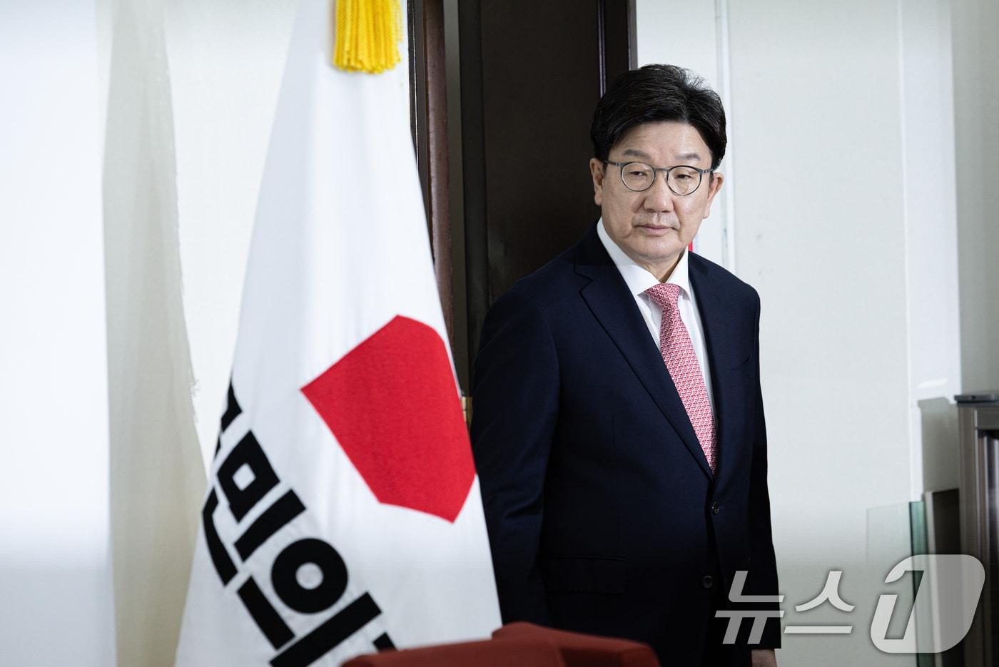 권성동 국민의힘 원내대표가 14일 오전 서울 여의도 국회에서 열린 원내대표 주재 법제사법위원회 긴급회의에 참석하고 있다. 2025.5.14/뉴스1 ⓒ News1 이재명 기자