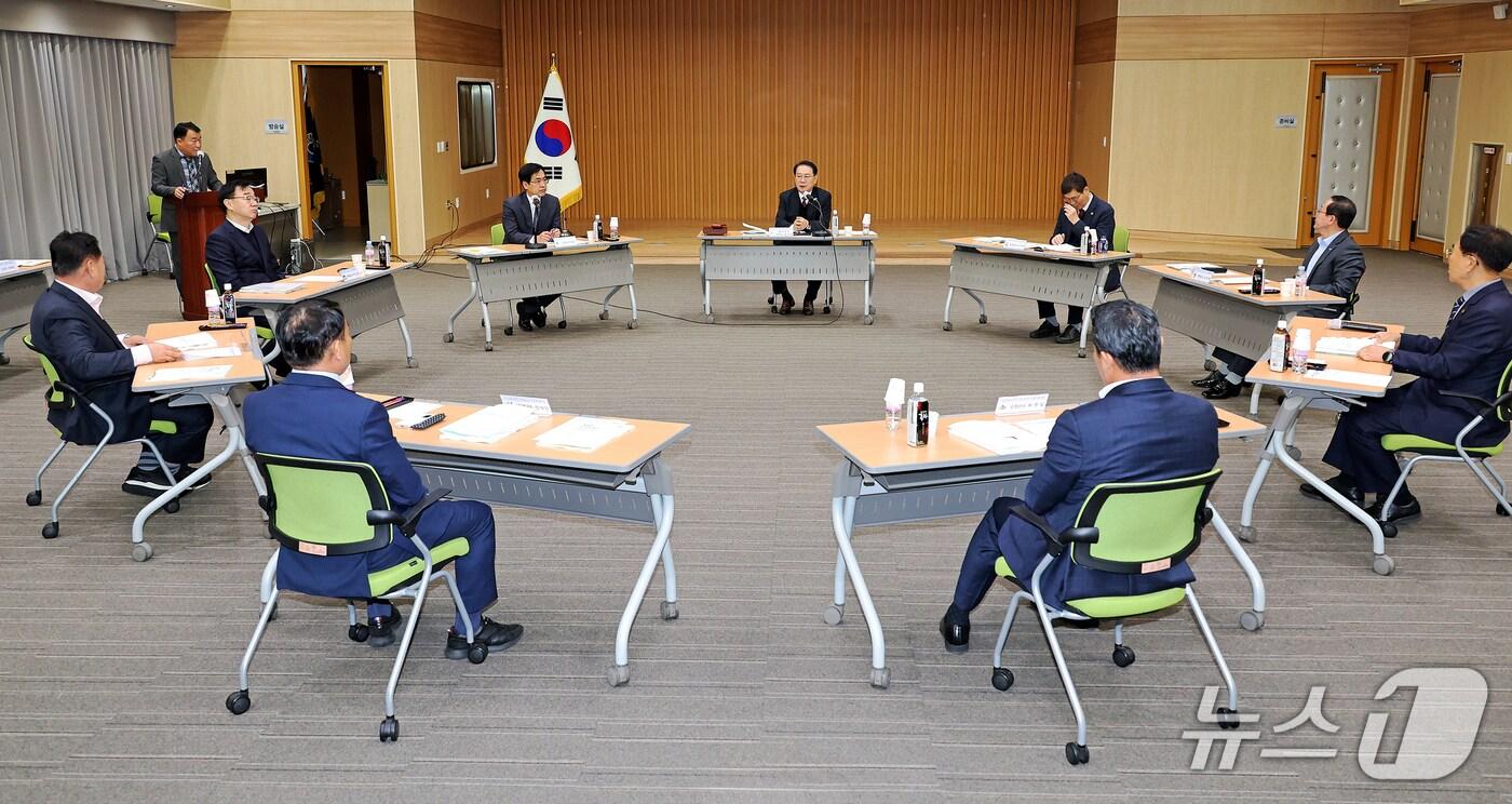 전국 인구감소지역 시장군수구청장 협의회 회의 모습.&#40;괴산군 제공&#41;/뉴스1