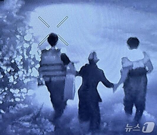 본문 이미지 - 구조활동(인천해양경찰서 제공.재판매 및 DB금지)