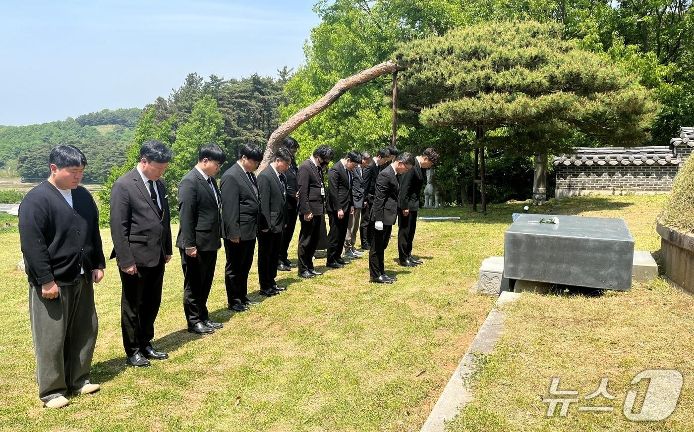 충북 괴산에 있는 국립괴산호국원은 광복 80주년 계기 독립유공자 묘소 참배 릴레이 행사를 진행했다.(괴산호국원 제공)/뉴스1