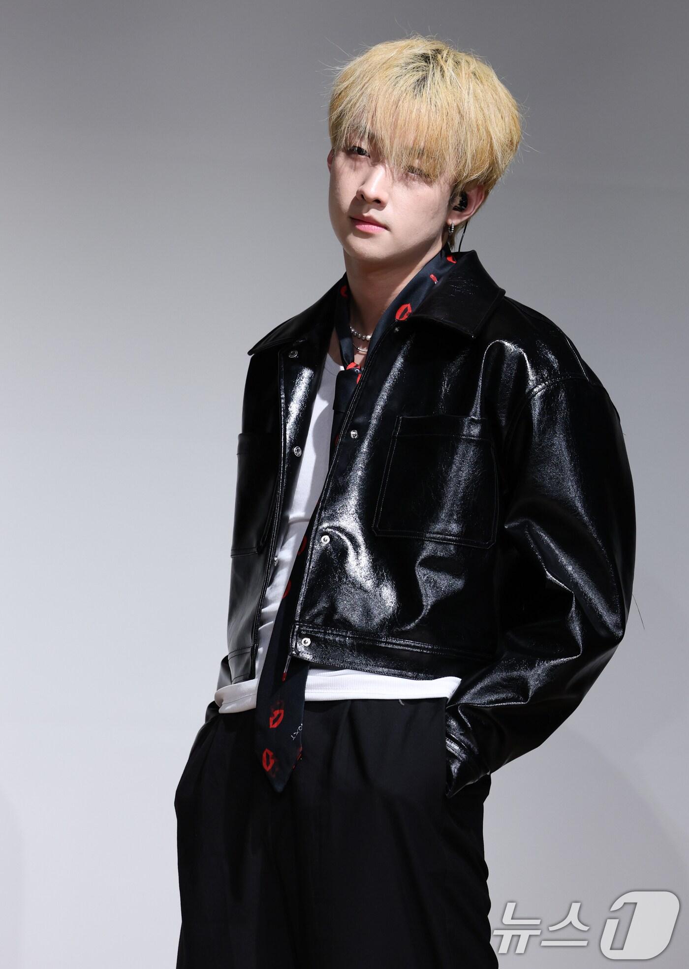 본문 이미지 - 밴드 투지(2Z)의 호진이 14일 서울 금천구 문화정원 아트홀에서 가진 다섯 번째 싱글 'CrossRoad(크로스로드)' 발매 쇼케이스에서 포즈를 취하고 있다. 2025.5.14/뉴스1 ⓒ News1 권현진 기자