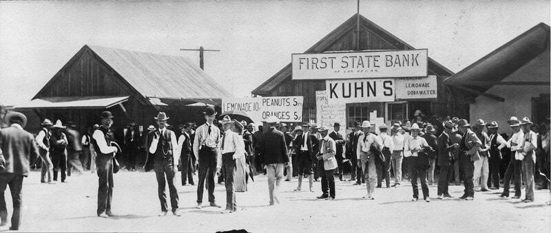 본문 이미지 - 1905년에  세워진 라스베이거스의 제일주립은행 (출처: Unknown author, 1905, Public domain, via Wikimedia Commons)