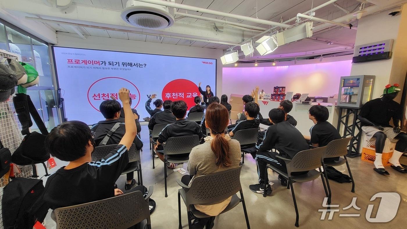 본문 이미지 - 지난해 10월 T1아카데미에서 열린 진료교육.(강남구청 제공)