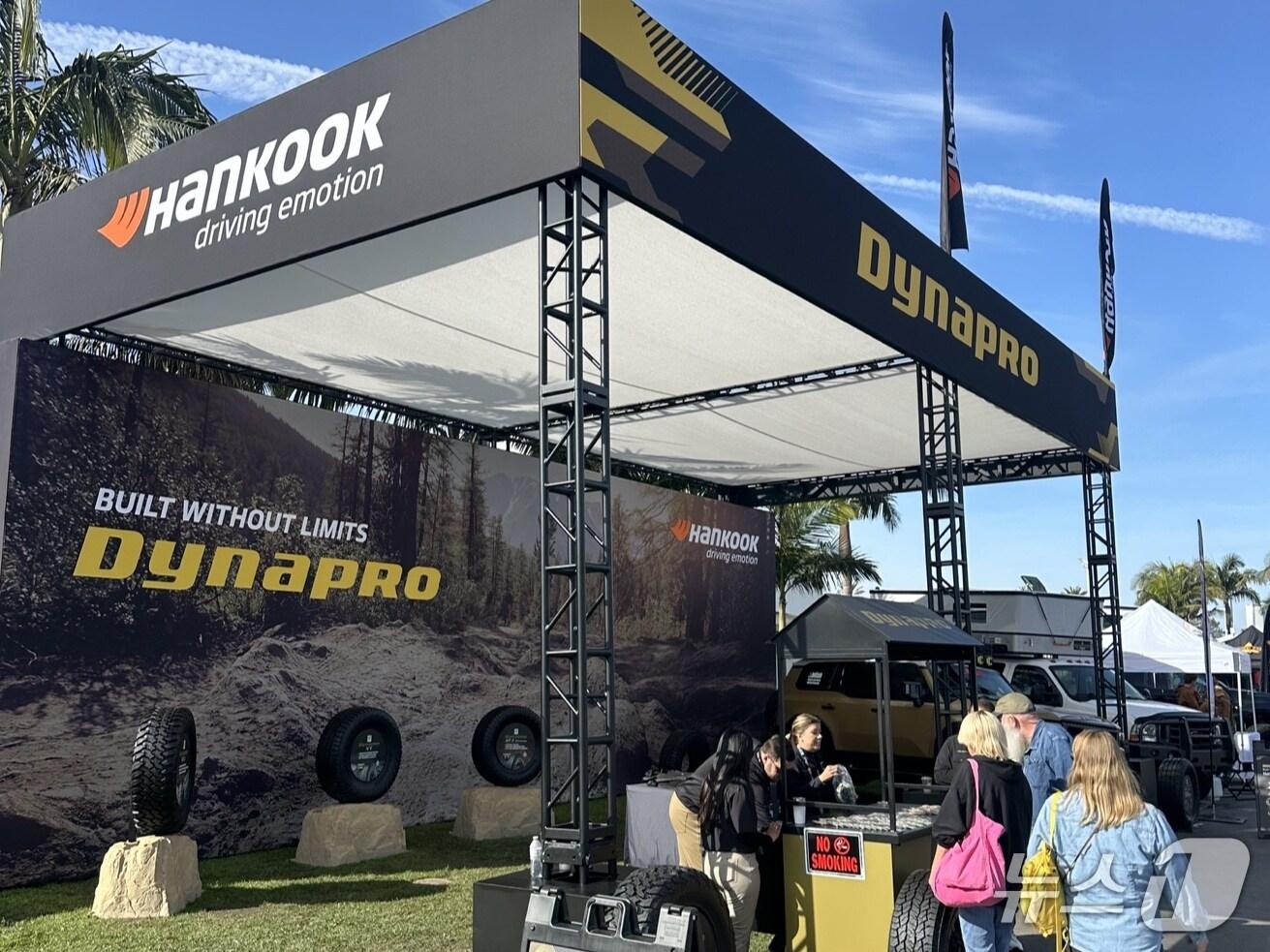 본문 이미지 - 미국 애리조나주(州) 플래그스태프에서 오는 16일(현지시간) 열리는 북미 최대 규모 오버랜딩 전문 박람회 '오버랜드 엑스포 웨스트 2025'에 한국타이어앤테크놀로지의 부스가 자리한 모습(한국타이어 제공). 2025.05.15.