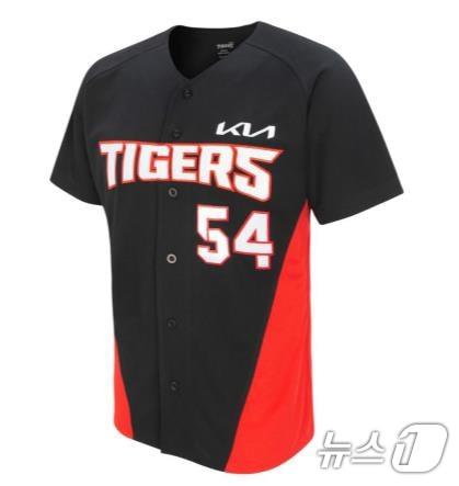 본문 이미지 - 광주시 고향사랑 기부제 답례품에 선정된 KIA 타이거즈 유니폼.(광주시 제공. 재판매 및 DB 금지)