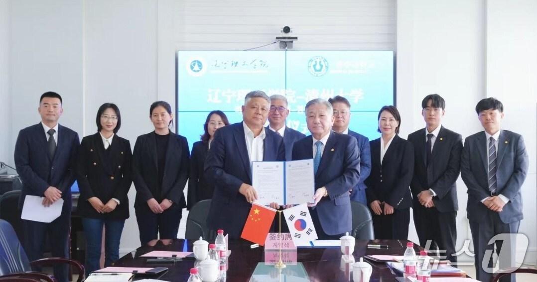 본문 이미지 - 청주대학교는 유학생 유치를 위해 중국 소재 대학 2곳과 국제교류 협정을 체결했다.(청주대 제공. 재판매 및 DB 금지) /뉴스1