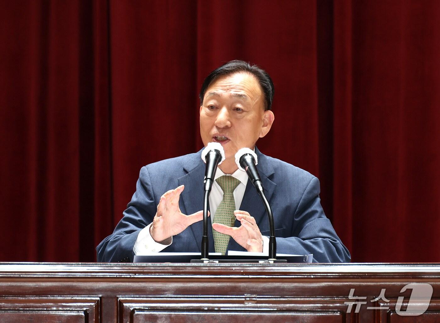 본문 이미지 - 대전시교육청 위 센터와 학생정신건강거점센터가 ‘학부모와 함께하는 학생 정신건강 리터러시 교육’을 실시했다. 강연하는 설동호 교육감. (대전시교육청 제공.재판매 및 DB금지)/뉴스1 