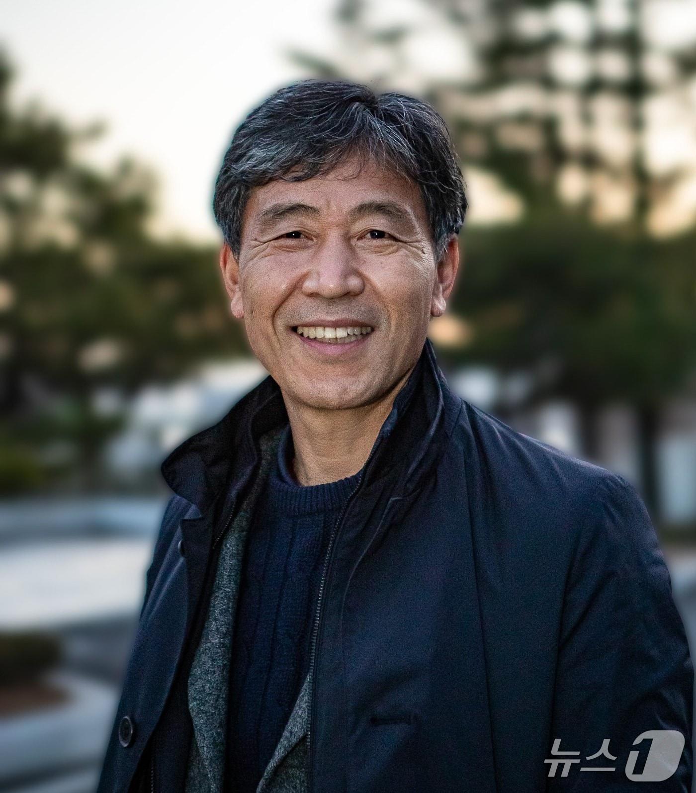 본문 이미지 -  제천 대제중학교 엄재민 교사가 제14회 대한민국 스승상을 수상한다.(대제중학교 제공)/뉴스1