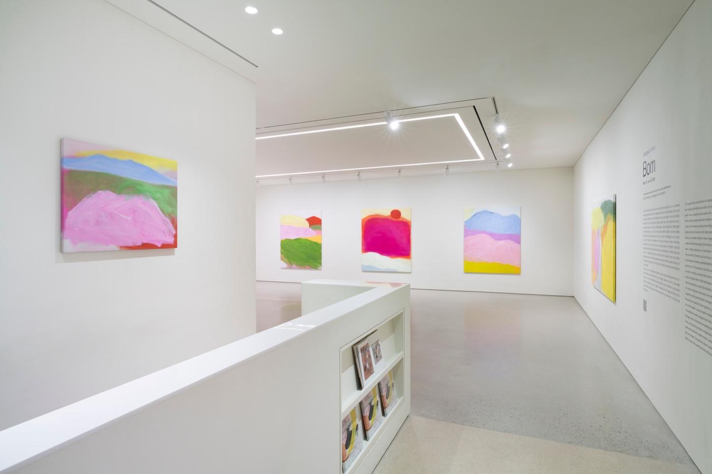 본문 이미지 - 윤종숙 개인전 '봄'(Bom) 전시 전경 (리안 갤러리 서울 제공)