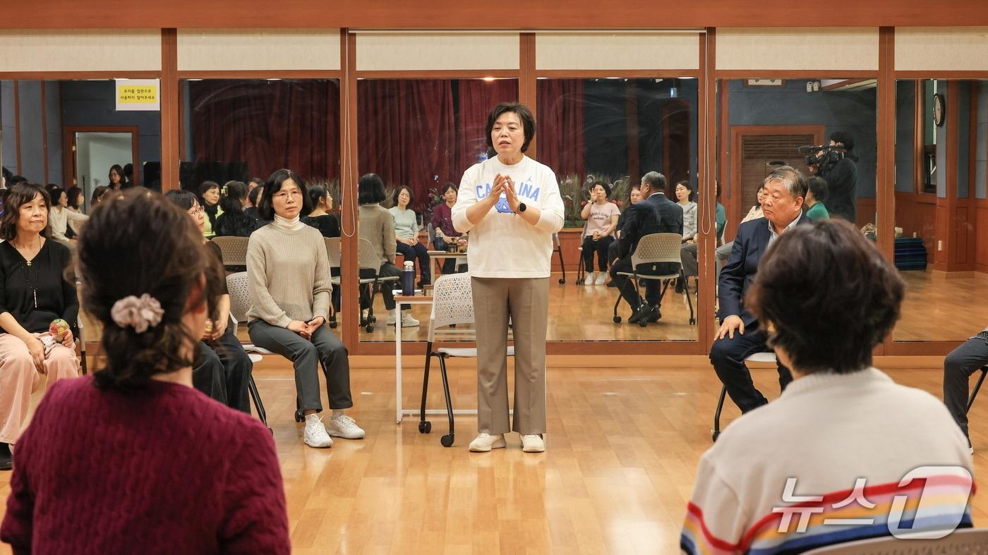 본문 이미지 - 찾아가는 시장실 운영.(과천시 제공)