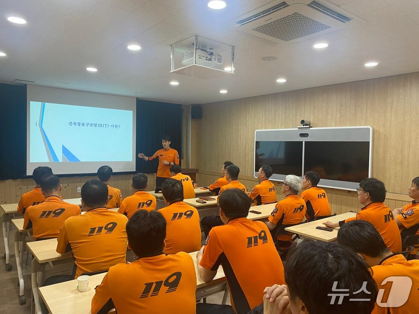 본문 이미지 - 강원특별자치도 소방본부,신속동료구조팀&#40;RIT&#41; 역량강화 훈련.&#40;도소방본부 제공, 재판매 및 DB금지&#41;