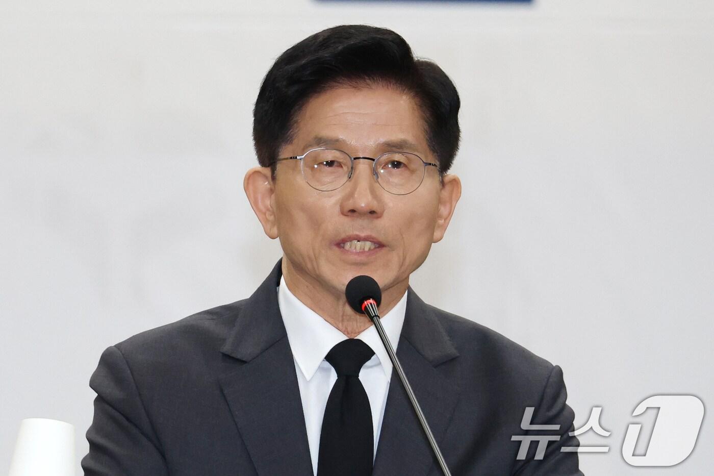 본문 이미지 - 김문수 국민의힘 대통령 후보가 17일 오전 광주 서구 김대중컨벤션센터에서 열린 중앙선거대책위원회 광주·전북·전남 현장회의에서 발언하고 있다. 2025.5.17/뉴스1 ⓒ News1 이광호 기자