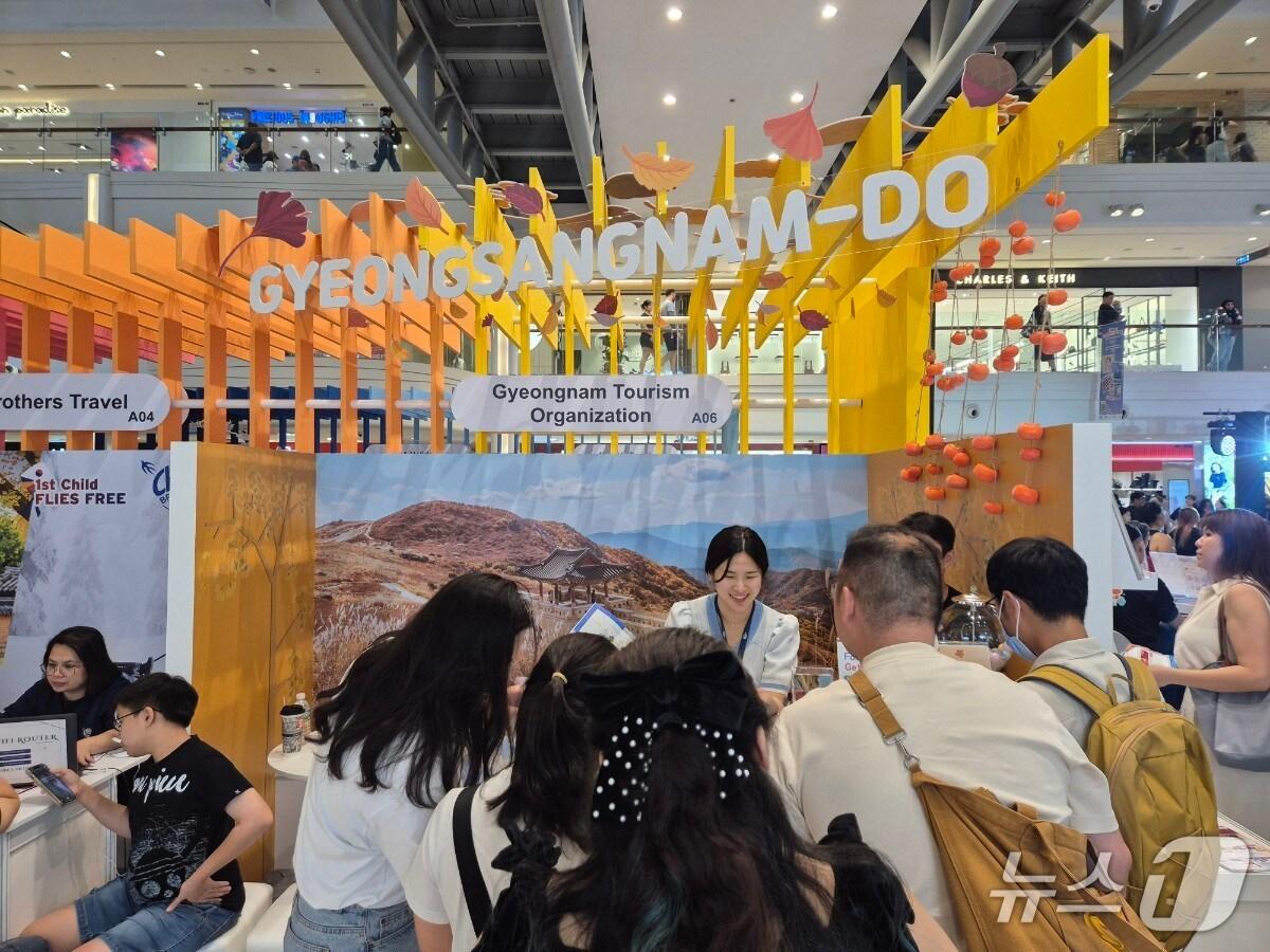 본문 이미지 - 경남도가 싱가포르 K-관광로드쇼에서 운영 중인 경남 관광홍보전 모습.(경남도 제공. 재판매 및 DB금지)