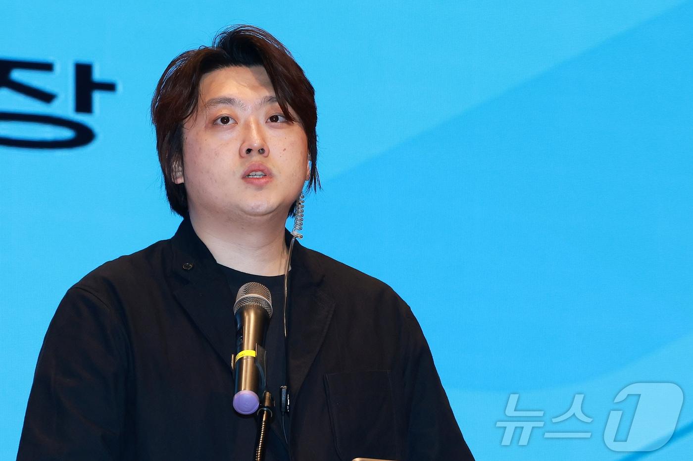 박단 대한전공의협의회 비상대책위원장(대한의사협회 부회장)이 17일 오전 서울 강남구 코엑스에서 열린 제11회 젊은의사포럼에 참석해 개회사를 하고 있다. 2025.5.17/뉴스1 ⓒ News1 김진환 기자