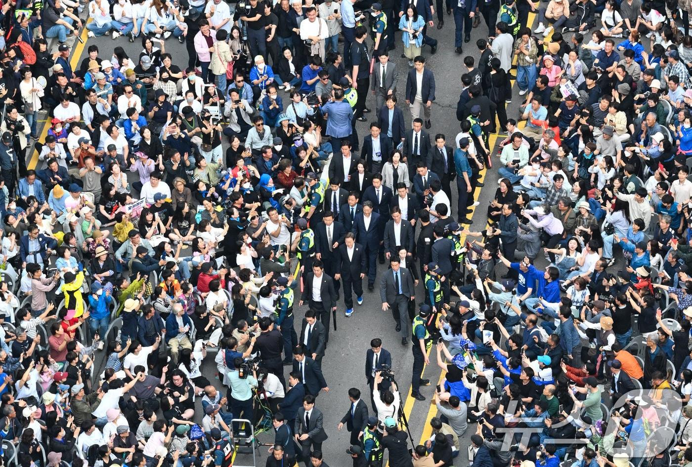 지난 5월 17일 오후 광주 동구 금남로에서 5·18 민주화 운동 45주년 전야제가 열리고 있다. 2025.5.17/뉴스1 ⓒ News1 김태성 기자