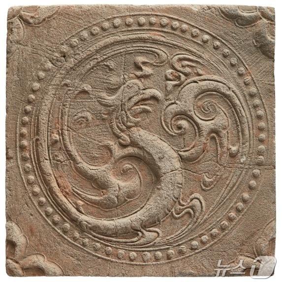 본문 이미지 - 1937년 충남 부여에서 발견된 백제 장식 벽돌.ⓒ News1 김대벽기자