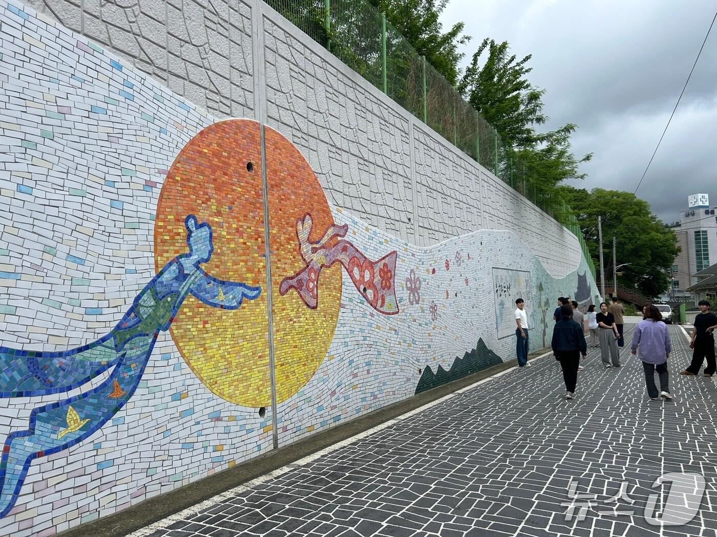 본문 이미지 - 전북 진안군아 읍소재지 우화1동 일원에 추진한 ‘노후주택 밀집 취약구역 생활안전 개선사업’을 준공했다.(진안군제공. 재판매 및 DB금지)2025.5.18/뉴스1