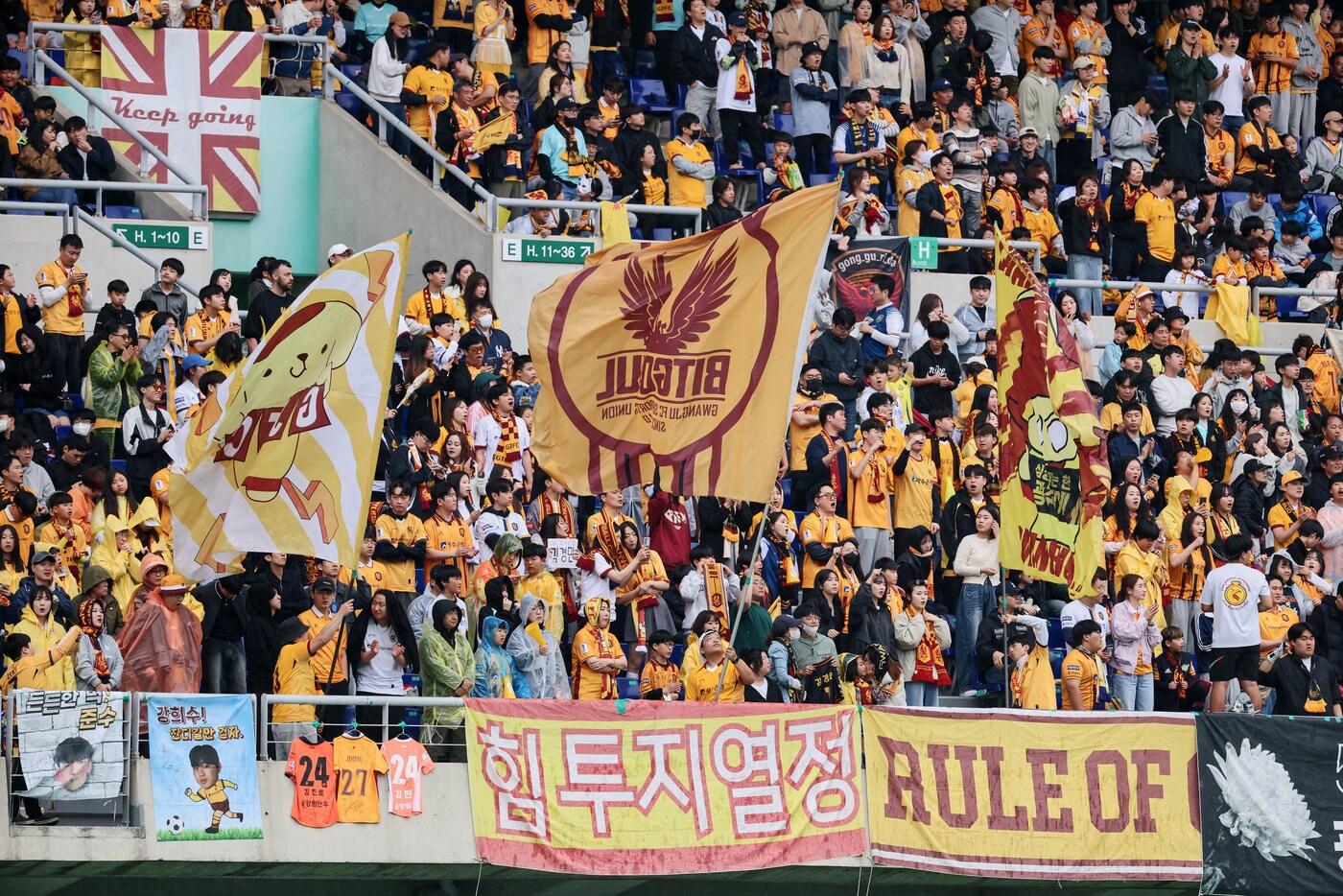 본문 이미지 - 광주FC가 오는 25일 강원FC와 홈 경기에서 할인 이벤트를 진행한다. (광주FC 제공)