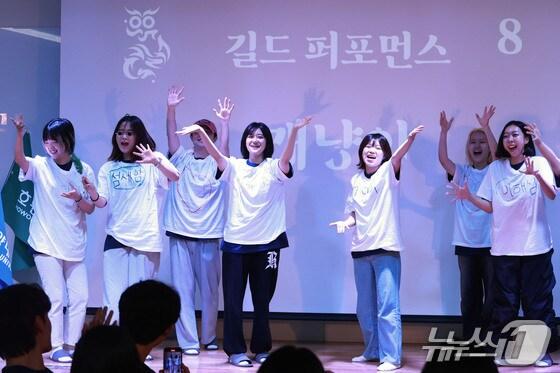 본문 이미지 - 지난해 용인산림교육센터에서 열린 &#39;제1회 대한민국 대학연극제&#39; 개막식 모습.&#40;용인시 제공&#41;